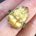 【财源广进】金钛晶貔貅戒指 18k金南非钻石镶嵌 两颗幸福祖母绿