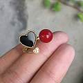 18k金黑玛瑙阿卡圆珠精品戒指，圆珠8mm，色近牛血。总重4.71克