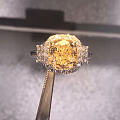 刚做出来的2个4克拉彩钻