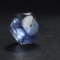 一颗比较完整的蓝宝原石
