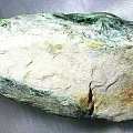 帝王绿可遇不可求，大块头翡翠原石开出罕见冰种帝王绿！