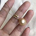 【天然珍珠】直径12mm，18k金钻石镶嵌，含链子，3999元