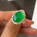 冰种阳绿翡翠戒指，18K金伴钻豪华镶嵌