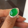 冰种阳绿翡翠戒指，18K金伴钻豪华镶嵌