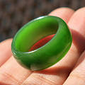 俄碧菠菜绿宽戒指，内径21mm，细腻的菠菜绿16mm单珠