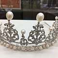 珍珠＋锆石合金皇冠👑
￥1200--2400
做自己的女王吧！✨😘🍀