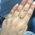 前几天刚收了公主方小钻戒💍，昨天老妈又给买了个爱心小戒指！