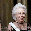 瑞典王室发布官方照 女王储王冠受瞩目