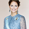 瑞典王室发布官方照 女王储王冠受瞩目
