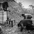 缅甸矿区的翡翠人生丨一首质朴的缅甸诗歌，道尽采玉人的坎坷