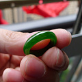 菠菜绿碧玉指环，13号圈口，500元！微信dinghefeng607