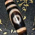 朱砂两眼天珠。111140/12mm，并蒂莲理，夫妻恩爱，事业有成；