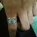 嘀嘀咕咕纯银手工制作的银戒指，两个帅哥定做的，和银饰也打过两年交道了，稀饭稀...