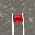 非常漂亮的一粒高性价比无烧鸽血红。2.54ct，全净。颜色艳丽。台面大不漏底...