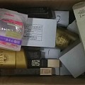 大批假冒名牌"爆款"化妆品被查获 售假皇冠店曝光