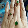 昨天逛上海国际珠宝展！收了两枚戒指，一个绿蛋蛋！大家来猜猜总价格！