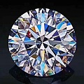 莫桑钻石，尤其闪亮。