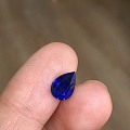 斯里兰卡的孔雀蓝 蓝宝石