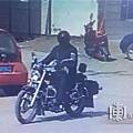 男子开摩托抢金项链被刑事拘留