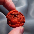 瓦西南红雕刻花，镶嵌18k金 戒指好还是吊坠好？
28×30×19mm