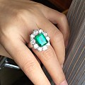 【卡禄珠宝】4.18ct哥伦比亚祖母绿戒指，顶级木佐绿，玻璃体