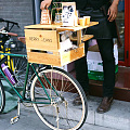 骑着自行车卖咖啡
