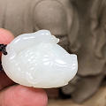 新疆和田玉籽料，我如意，立体雕刻的小天鹅，底部原皮，25克，保真！