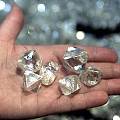 说说什么是天然钻石、实验室培育钻石、莫桑石，之间有什么区别