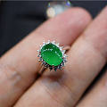 六款翡翠戒指，绿的18K金镶嵌