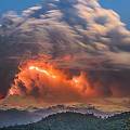 如电影特技般的自然威力：火山爆发之极致风景