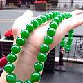 阳绿珠链47颗颗颗饱满大气、色泽鲜艳、绿的盎然、蓬勃、充满生命力。