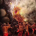 初十，揭阳继传统文化，“烧龙”烟花火龙节，好壮观～