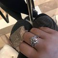 今天去商场随意逛 看到了一个潘多拉皇冠戒指，搭配钻戒觉得很好看呀嘿嘿