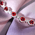 这款红宝石手链超级有范儿，佩戴上去女神气质溢于言表啊！