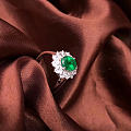 祖母绿戒指主石1.48ct，椭圆刻面，颜色浓艳，火彩巨好，喜欢的私聊[色][...