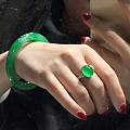 如果20万预算，大家说是买一套祖母绿（耳钉、戒指）、还是一只翡翠戒指呢？