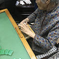 102岁的奶奶，80多年的牌龄