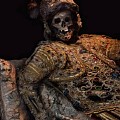 德国巴伐利亚瓦尔察森的西铎会修道院中用珠宝装饰的骷髅，17、18世纪取自罗马...