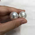 真·鸽子蛋
实话说16mm左右的珍珠就很少看到了～19毫米的实在太大了～感觉...