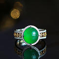 满绿翡翠戒指系列，种水色俱佳，色美莹润，质地细腻水润，设计大方吸睛！