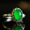 满绿水润翡翠戒指，豪镶橄榄型、梨形等异形钻，光彩夺目，气场强大，美得很！