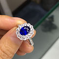 花丝款的蓝宝石戒指