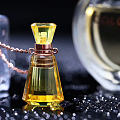 PRUSSIA COLOURFUL精心打造琥珀凝香瓶，既是珠宝，又是香氛瓶。...