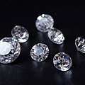 你知道怎么辨别钻石真伪吗？