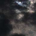 昨天看到的日食，图一是我拍的，图二是朋友在海南同时拍的，看日食一定用图三，巴...