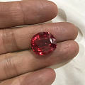 红尖晶19.8克拉，红宝石一颗7.2一颗6.5，还有一颗钴尖晶