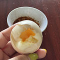 温泉♨煮鸡蛋🥚是一道美食 • 温泉60多度左右，把蛋壳敲开时，会惊奇的发现蛋...