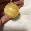 第一次买蜜蜡，分不清什么料，怕入坑，赶快发帖子请各位帮忙鉴赏