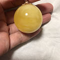 第一次买蜜蜡，分不清什么料，怕入坑，赶快发帖子请各位帮忙鉴赏