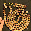 缅甸琥珀蜜蜡蜜宝 11+ 的108。这次是自己掏的珠子，白蜜，黄蜜，白瓷根，...